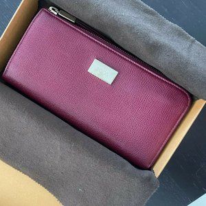 NIB Tod's Leather Zip Around Continental Wallet in Purple Msrp $525